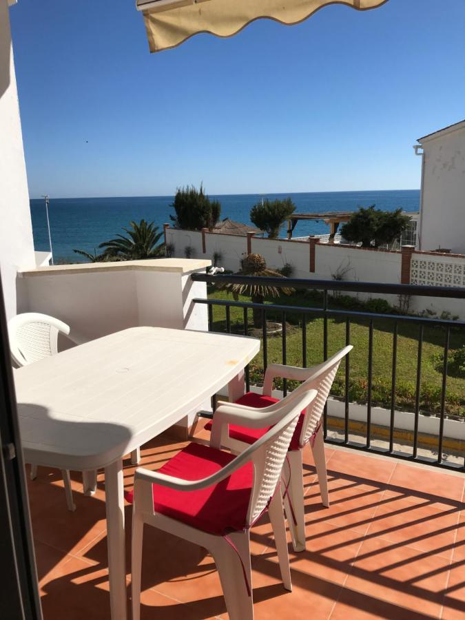 Apartamento A Pie De Playa. Nerja Bagian luar foto