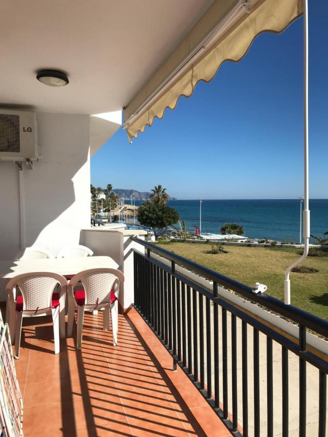 Apartamento A Pie De Playa. Nerja Bagian luar foto