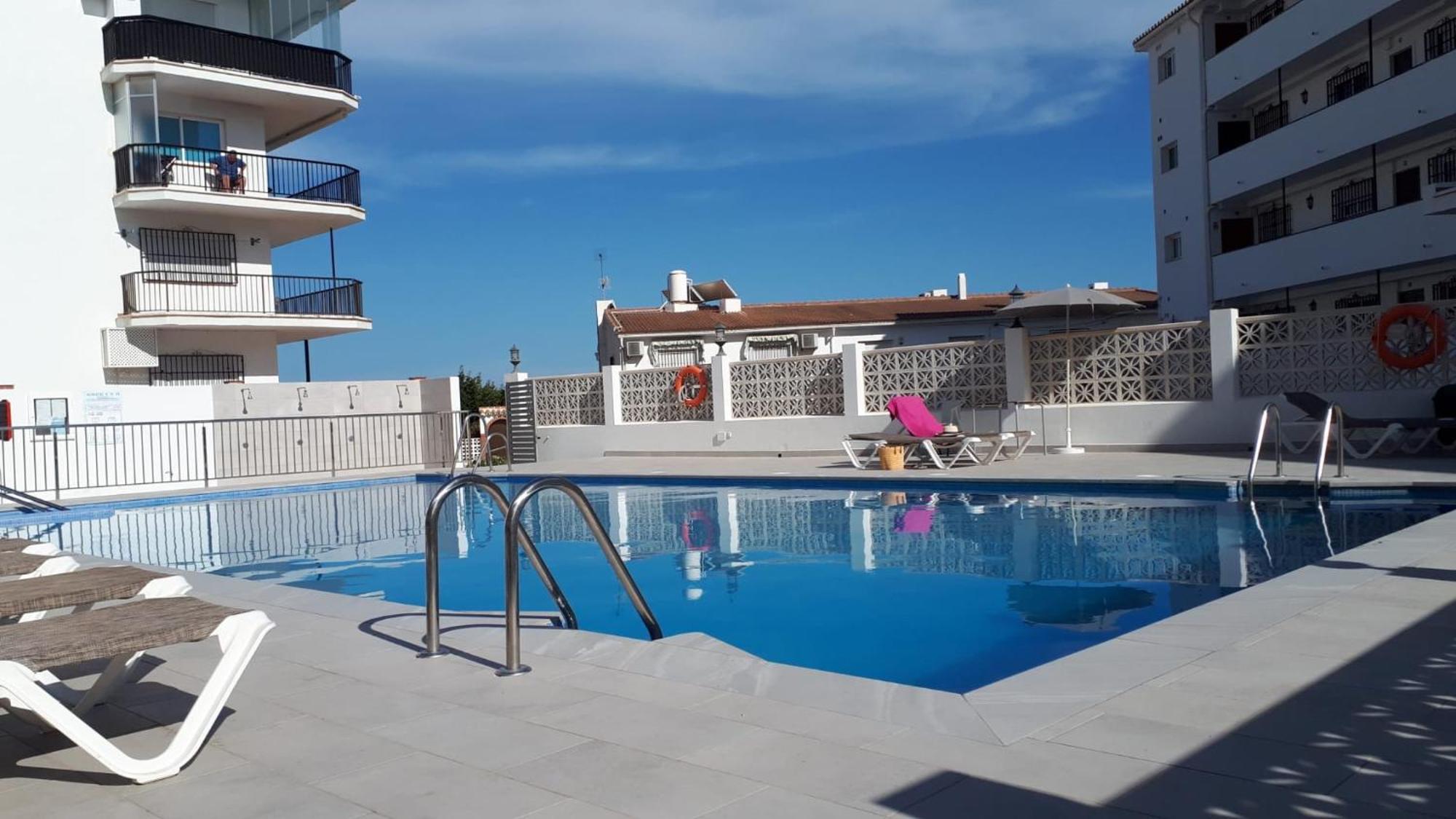 Apartamento A Pie De Playa. Nerja Bagian luar foto